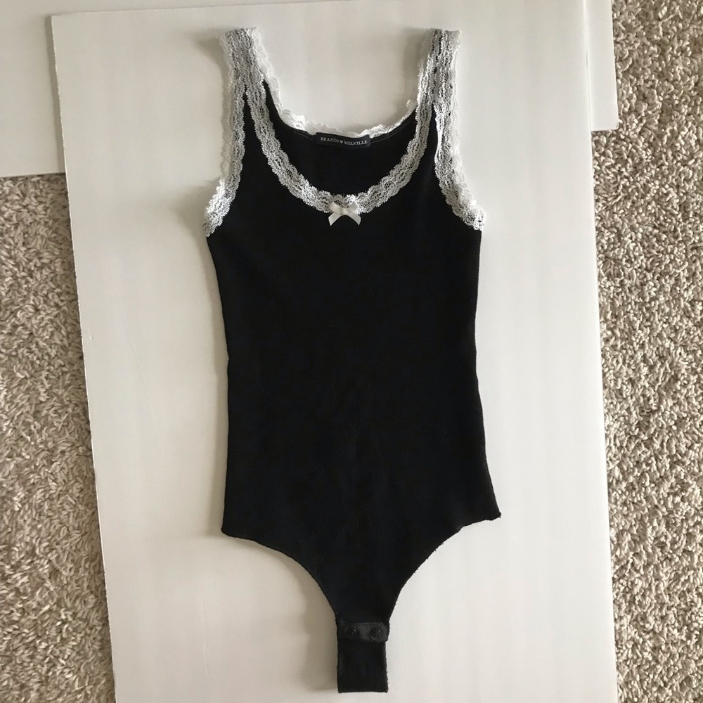 LACE TRIMMED BLACK BODYSUIT